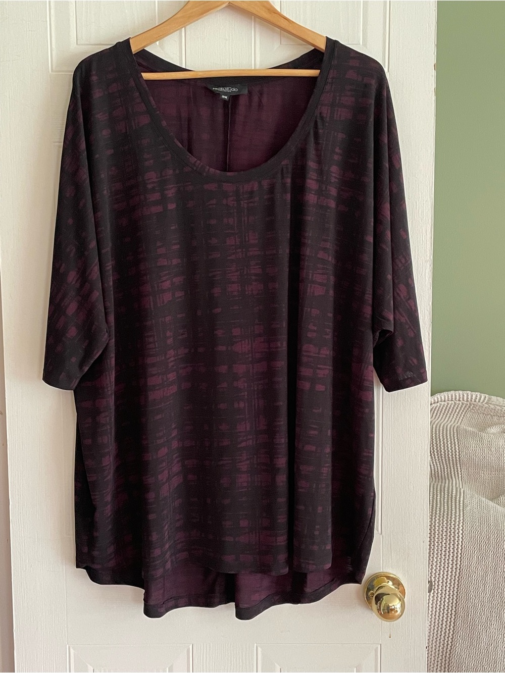 Michel Studio Women’s Plus 3X Black Tunic with Dark Plum Pattern Excellent Cond.